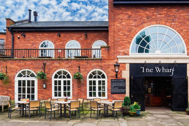  Manchester’s Best Bites: Taste the Local & Global Flavors